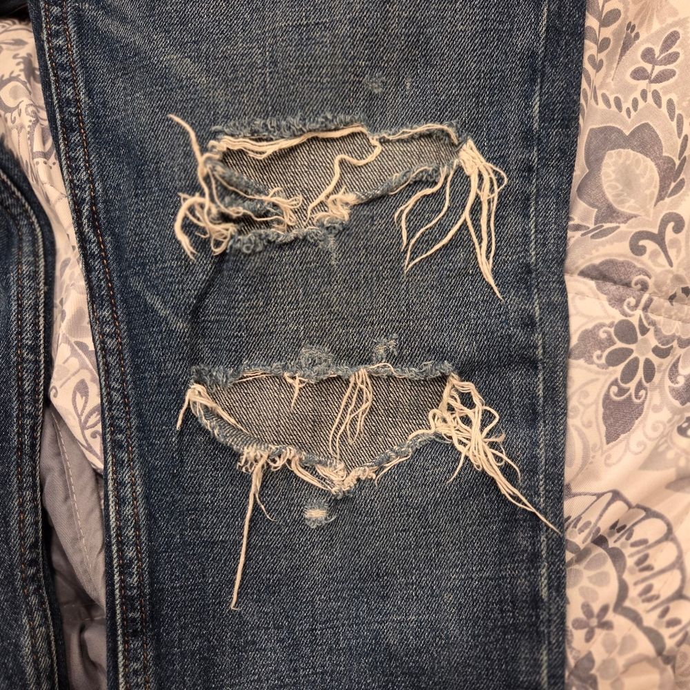 Hollister Men's Slim Straight Distressed Dark Blue Jeans - Picture 6 of 8